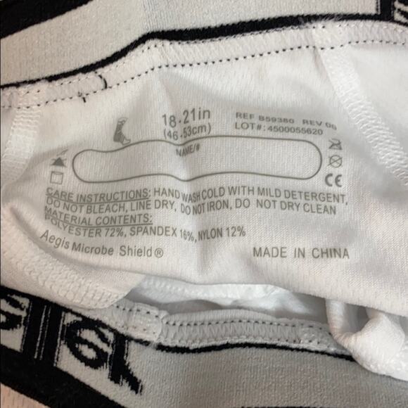 Mueller Flex Shield Peewee Regular Protective Cup - Picture 4 of 4